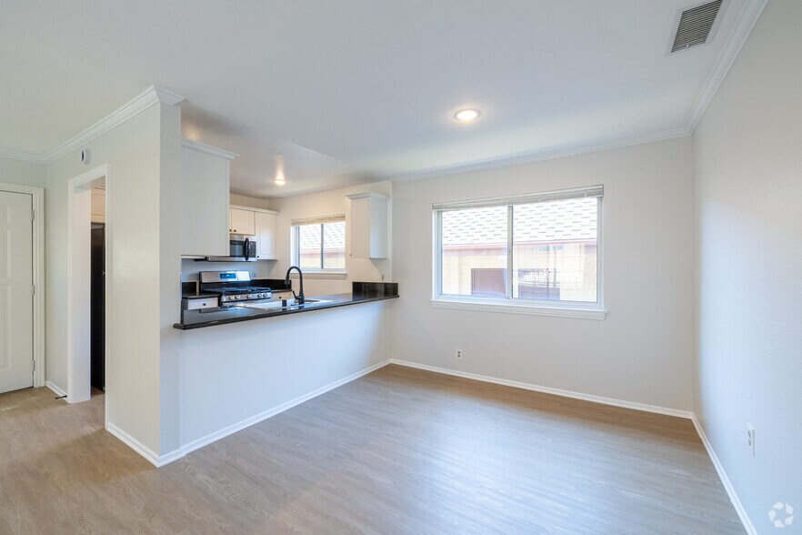 More Photos Of 5302-5304 Colodny Dr, Agoura Hills Apartments For Sale