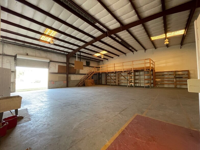 More Photos Of 12570 Metro Pky, Fort Myers Warehouse For Sale