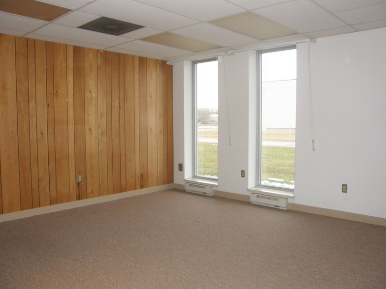 More Photos Of 2112 Industrial Dr, Niles Manufacturing For Sale