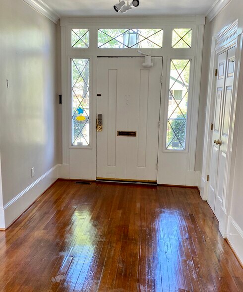 More Photos Of 902 Broad St, Durham Office For Lease