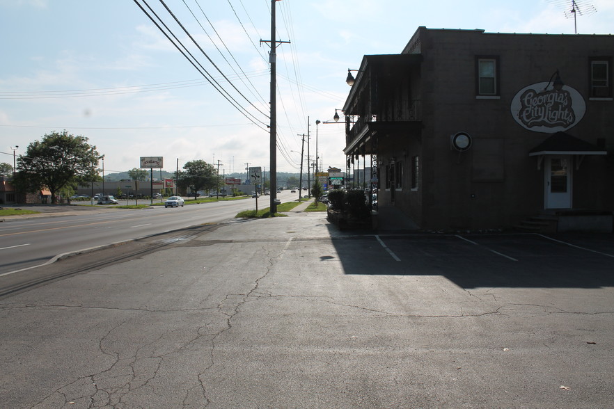 More Photos Of 3036 E State St, Hermitage Bar For Sale