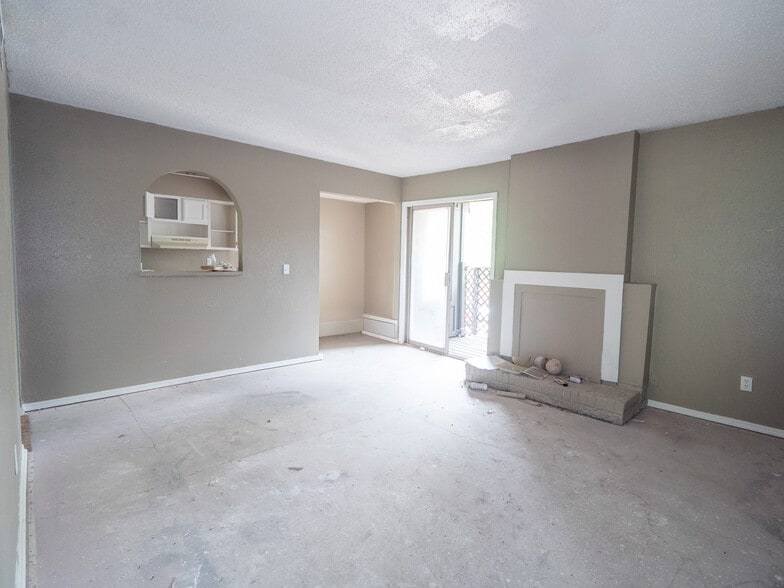 More Photos Of 5924 NW 10th St, Oklahoma City Apartments For Sale