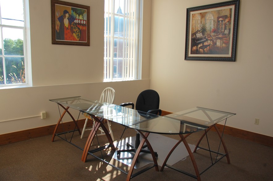 Primary Photo Of 10 Hoyt St, Norwalk Coworking Space