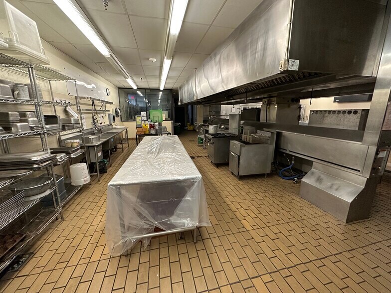 More Photos Of 9201-9301 San Mateo Blvd NE, Albuquerque Manufacturing For Lease