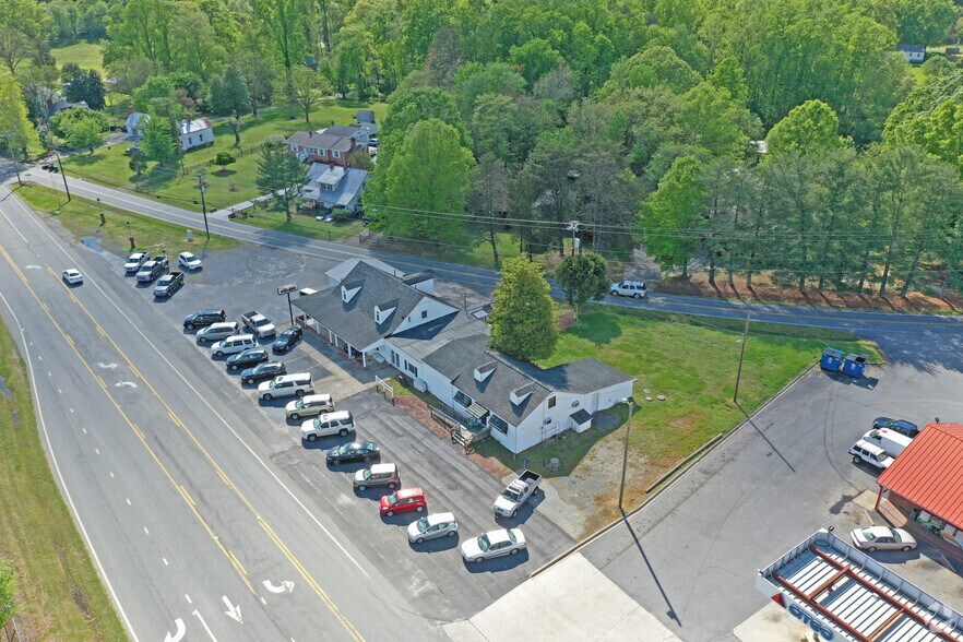 More Photos Of 7909-7911 NC Highway 68 N, Stokesdale Storefront Retail Office For Lease