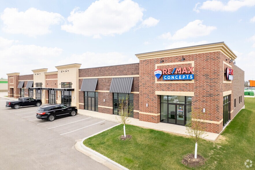 More Photos Of 5235 Buffalo Ridge Dr, Cedar Rapids Storefront For Lease