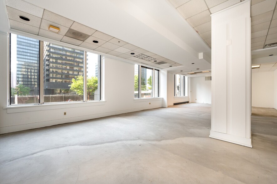 More Photos Of 2 N Charles St, Baltimore Hotel For Lease