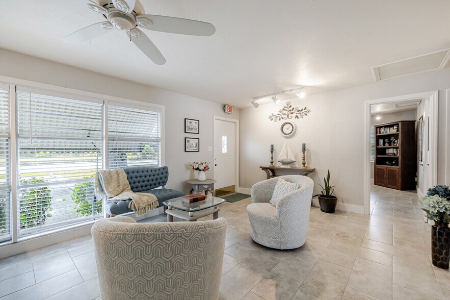 More Photos Of 164 Pondella Rd, North Fort Myers Office For Sale