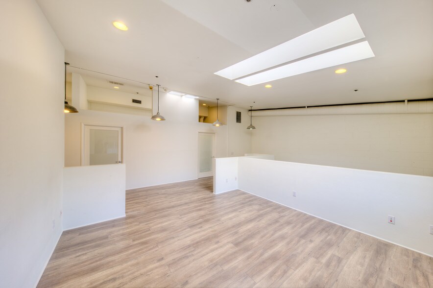 More Photos Of 1633-1639 Electric Ave, Venice Light Manufacturing For Lease