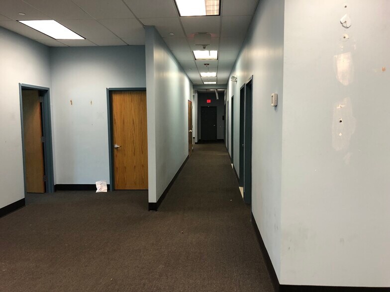 More Photos Of 700 Hicksville Rd, Bethpage Warehouse For Lease