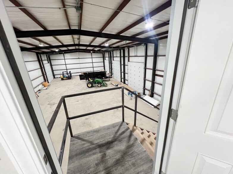 More Photos Of 4713 County Road 128, Midland Warehouse For Lease