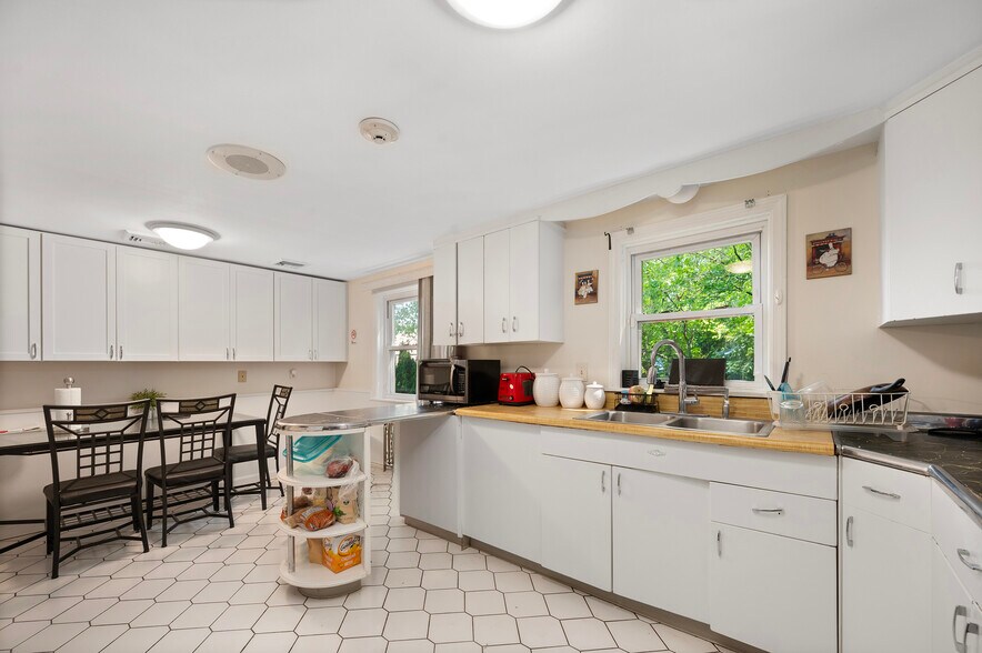 More Photos Of 15 Thomas St, North Providence Freestanding For Sale