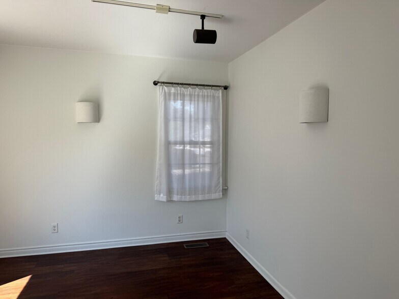 More Photos Of 475 Dunham Rd, St Charles Loft Creative Space For Lease