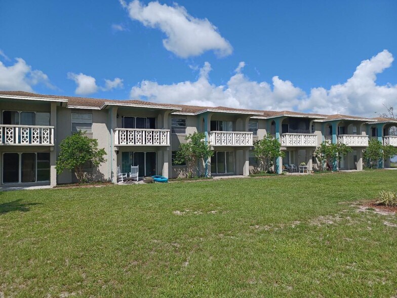 More Photos Of 1015 SE Lakeview Dr, Sebring Apartments For Sale