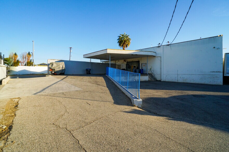 More Photos Of 13501 S Main St, Los Angeles Warehouse For Lease