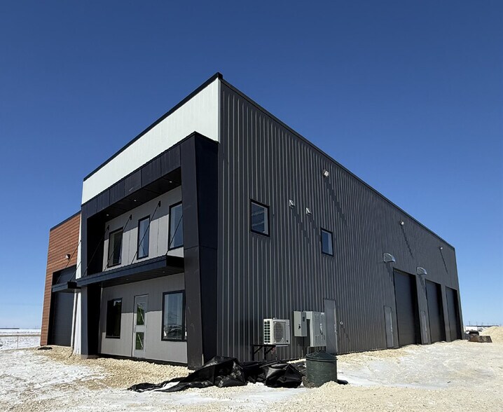 More Photos Of 34 Gold Sun Dr, Winnipeg Industrial For Lease