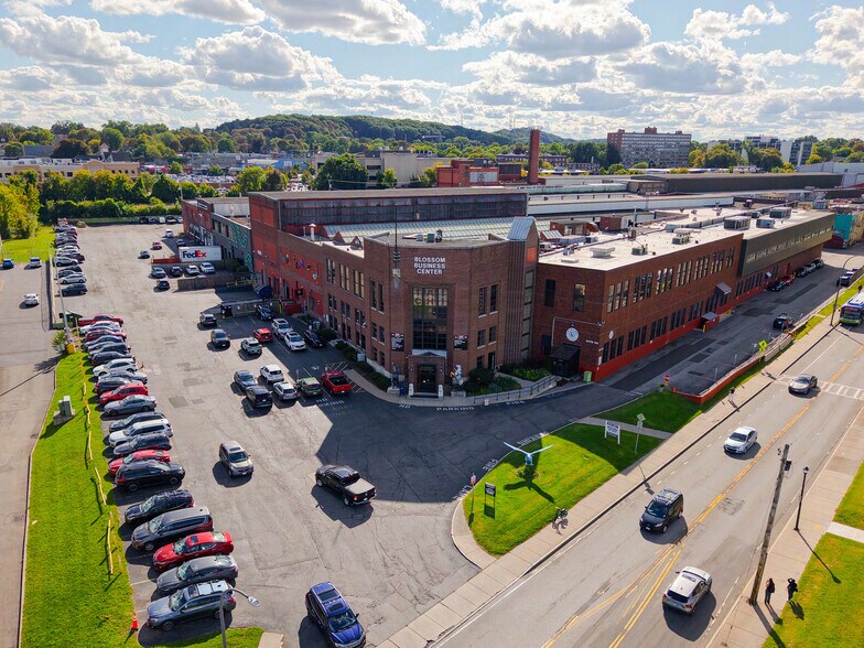 More Photos Of 565-595 Blossom Rd, Rochester Light Manufacturing For Lease