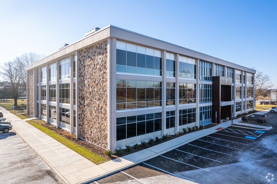 More Photos Of 727 Norristown Rd, Lower Gwynedd Research And Development For Lease