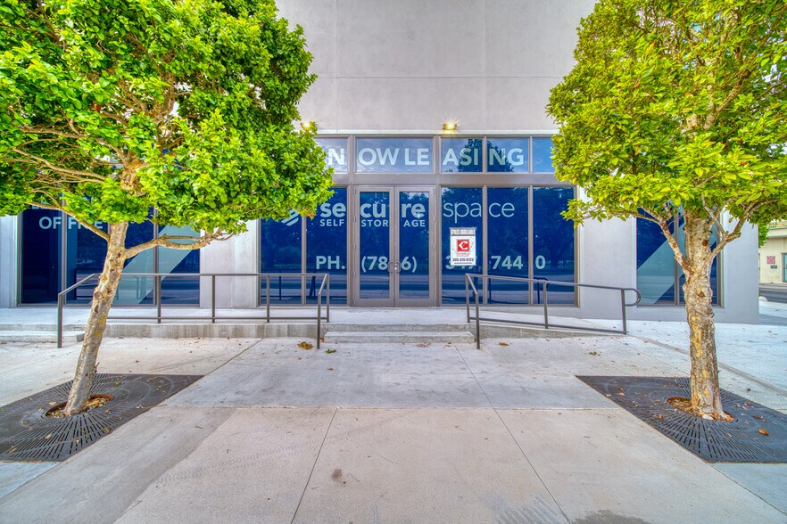 More Photos Of 5402 W Flagler St, Coral Gables General Retail For Lease