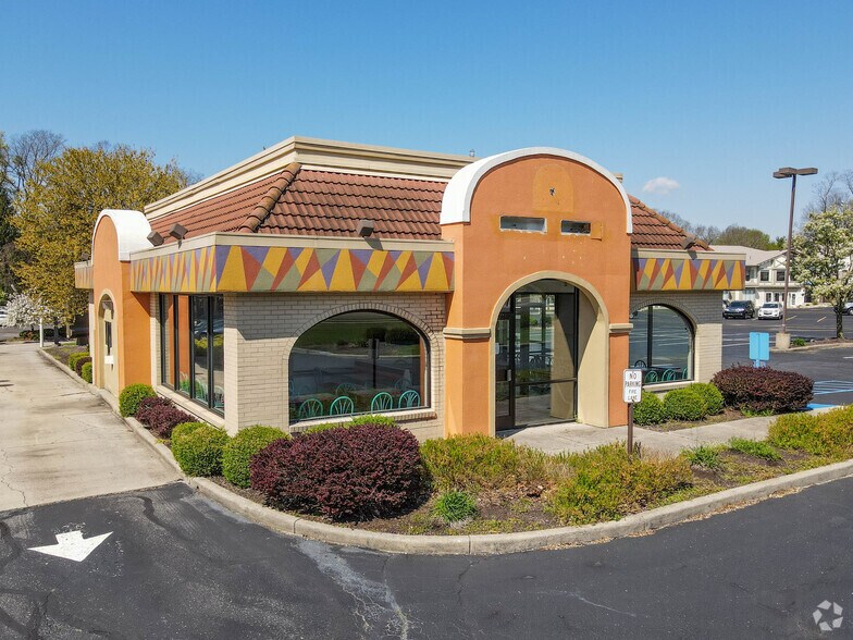 Primary Photo Of 5837 Far Hills Ave, Dayton Fast Food For Lease