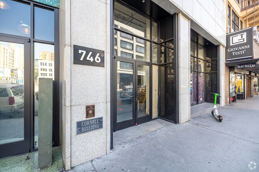 More Photos Of 746 S Los Angeles St, Los Angeles General Retail For Sale