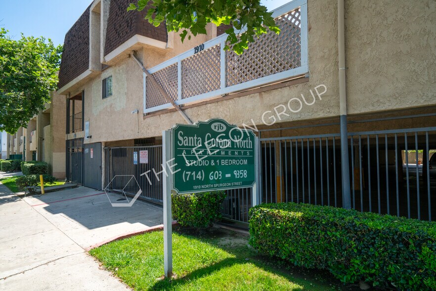 More Photos Of 1910 N Spurgeon St, Santa Ana Apartments For Sale