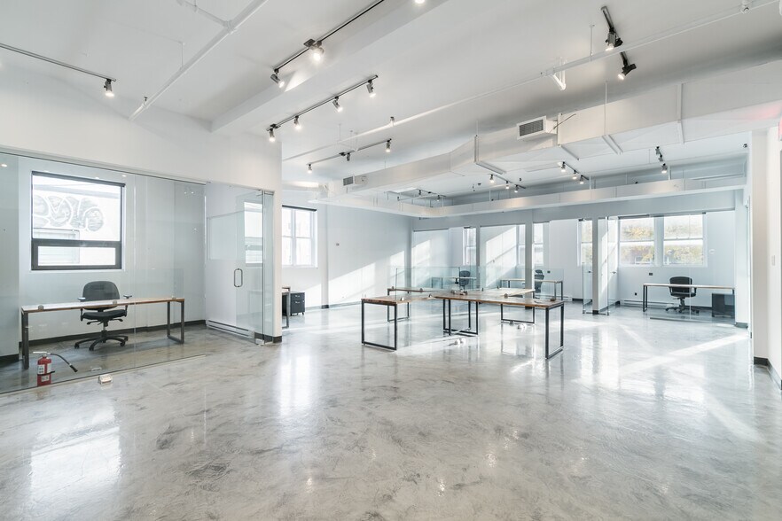 More Photos Of 4215 Rue D'iberville, Montréal Office For Lease