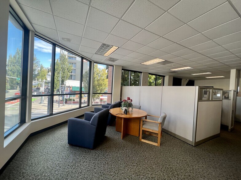 More Photos Of 400-438 E Burnside St, Portland Office For Lease