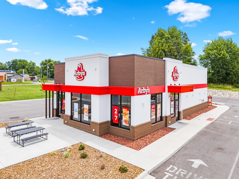 Primary Photo Of 311 14th st, Huntingburg Fast Food For Sale