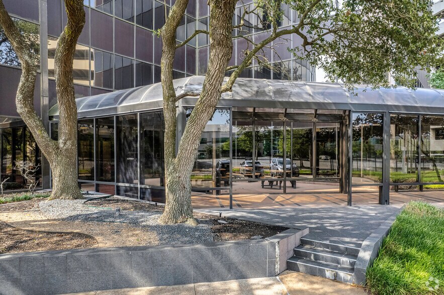 More Photos Of 363 N Sam Houston Pky E, Houston Office For Lease