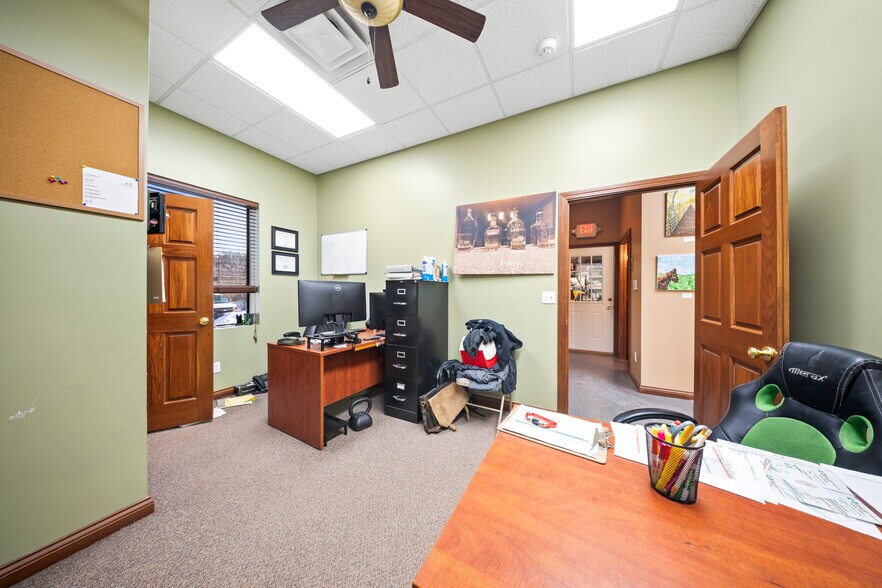 More Photos Of 3224 Winchester Ave, Ashland Flex For Sale