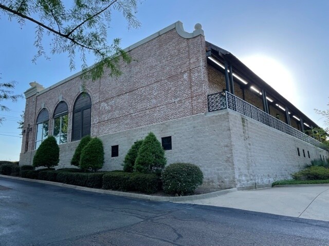 More Photos Of 1896 Main St, Madison Storefront Retail Office For Lease