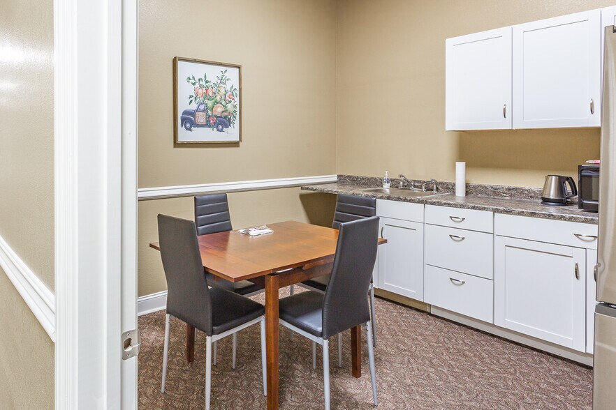 More Photos Of 506 Bear Creek Rd, Dalton Manufacturing For Sale