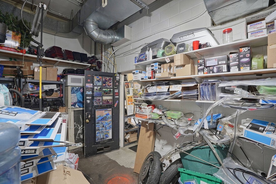 More Photos Of 140 S River St, Franklin Storefront For Sale