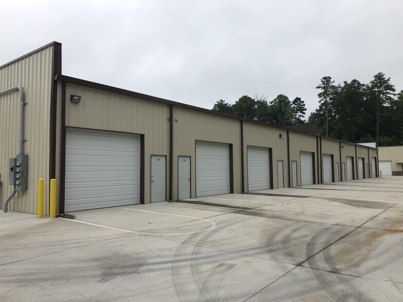 More Photos Of 250 Grogan Dr, Dawsonville Warehouse For Lease