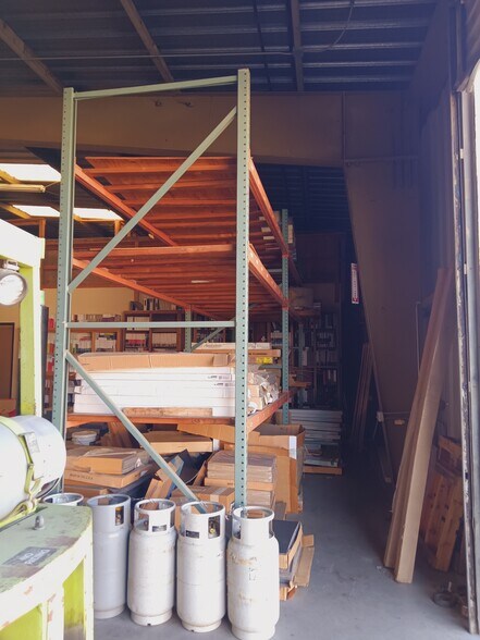 More Photos Of 4608 District Blvd, Bakersfield Warehouse For Sale