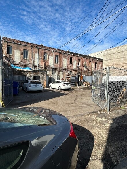 More Photos Of 722-748 1/2 San Pedro St, Los Angeles Apartments For Lease