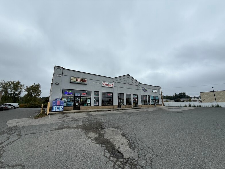 More Photos Of 251 S Main St, Middleton Storefront For Lease