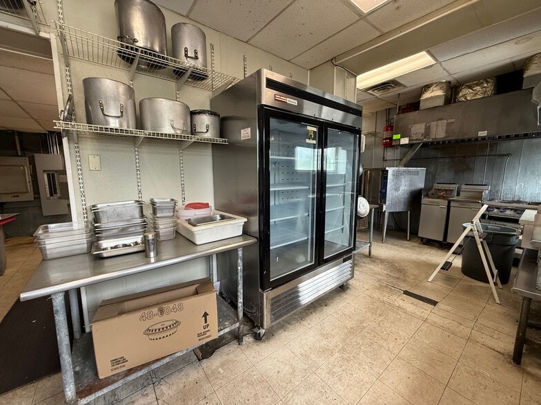 More Photos Of 643 Chandler St, Worcester Restaurant For Lease