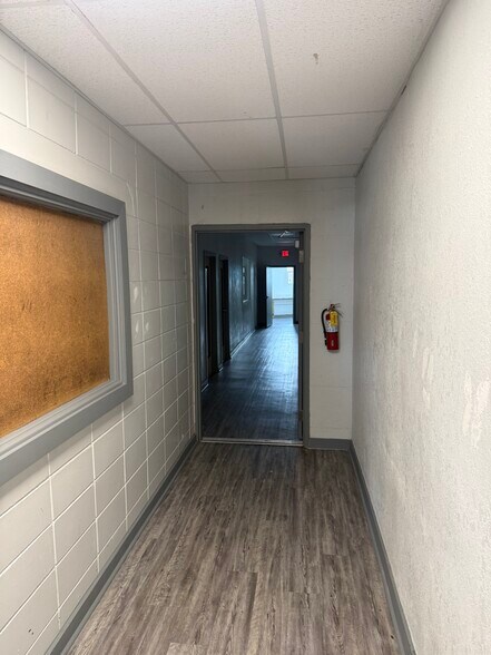More Photos Of 1955 3rd Ave S, Saint Petersburg Warehouse For Lease