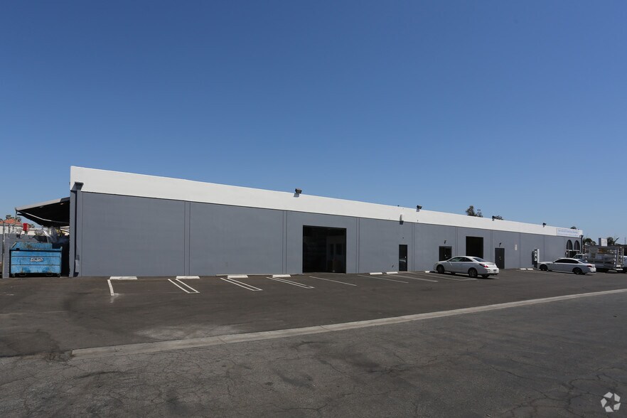 More Photos Of 1907-1911 E Ball Rd, Anaheim Warehouse For Lease