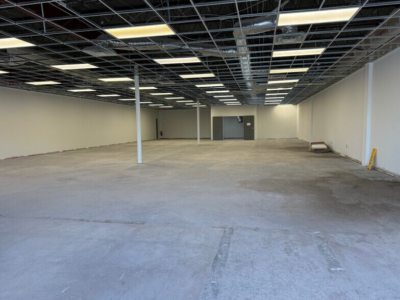 More Photos Of 5640 Rivers Ave, North Charleston General Retail For Lease