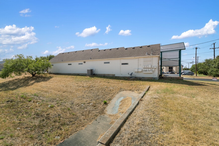 More Photos Of 103 Thousand Oaks Blvd, Georgetown Medical For Lease