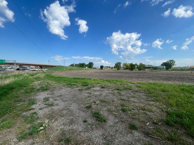 More Photos Of XXX Territorial Rd & Brockton ln, Osseo Flex For Lease