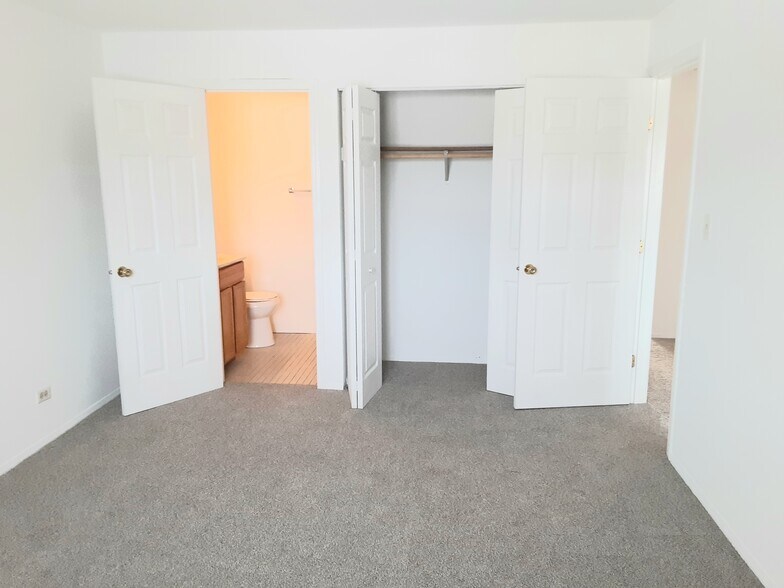 More Photos Of 1322 E 9th St, Lockport Apartments For Sale