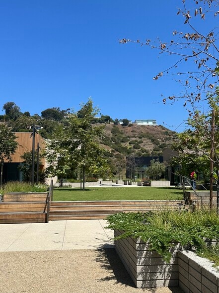 More Photos Of 23465 Civic Center Way, Malibu Unknown For Lease