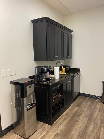 More Photos Of 1612 Westgate Cir, Brentwood Office For Lease