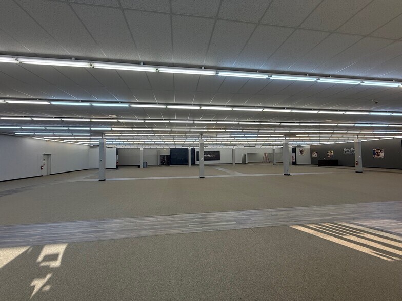 More Photos Of 3600 Main St, Jasper Storefront For Sale