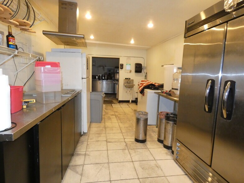 More Photos Of 410 Broad St, Brooksville Freestanding For Lease