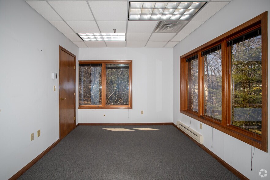 More Photos Of 135 Folly Mill Rd, Seabrook Office For Sale